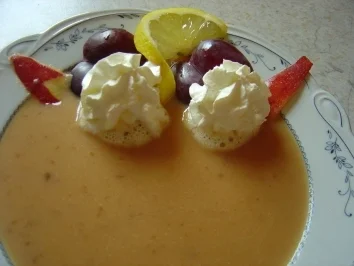 Rezept: Pflaumen-Apfel-Kaltschale mit Sahne und Eierlikör Bild Nr. 2 Pflaumen-Apfel-Kaltschale mit Sahne und Eierlikör - Rezept - Bild Nr. 2