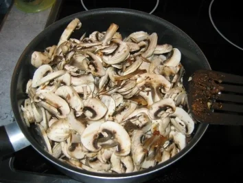 Schnitzel in Pilz-Rahm-Sauce - Rezept - Bild Nr. 4