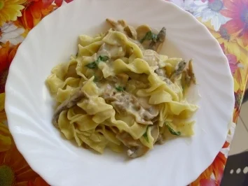 Bandnudeln mit Champignonssoße - Rezept