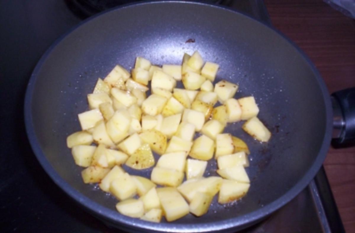 Kartoffel-Fleischkäse-Pfanne mit Kräuterquark - Rezept - Bild Nr. 4