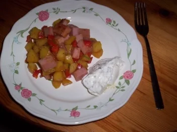 Rezept: Kartoffel-Fleischkäse-Pfanne mit Kräuterquark Kartoffel-Fleischkäse-Pfanne mit Kräuterquark - Rezept