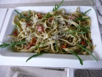 NUDELN/Bandnudeln mit Schweinemedaillons in Frischkäse-Pesto Soße - Rezept - Bild Nr. 2