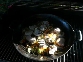 NUDELN/Bandnudeln mit Schweinemedaillons in Frischkäse-Pesto Soße - Rezept - Bild Nr. 4