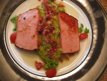 Erbsenpüree mit Speck - Zwiebelstippe & Leberkäse - Rezept - Bild Nr. 4