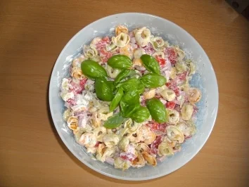 Rezept: Bunter Tortellinisalat Tricolore Bunter Tortellinisalat Tricolore - Rezept