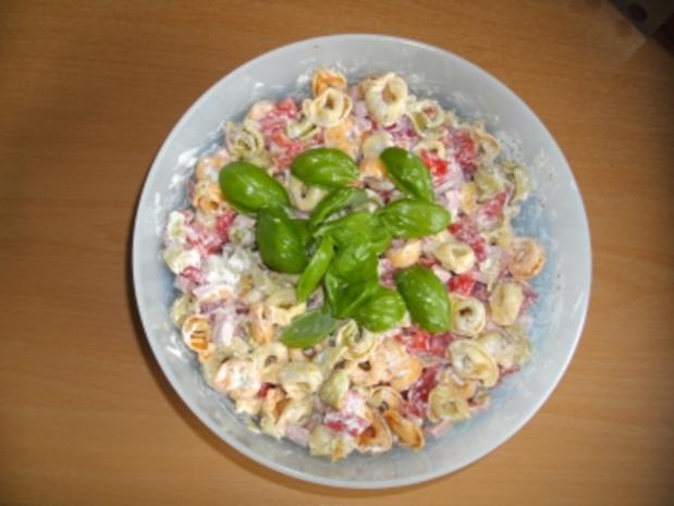 Bunter Tortellinisalat Tricolore - Rezept - kochbar.de