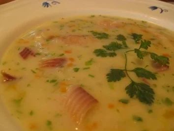 Rahmsuppe von der frischen Räucherforelle - Rezept