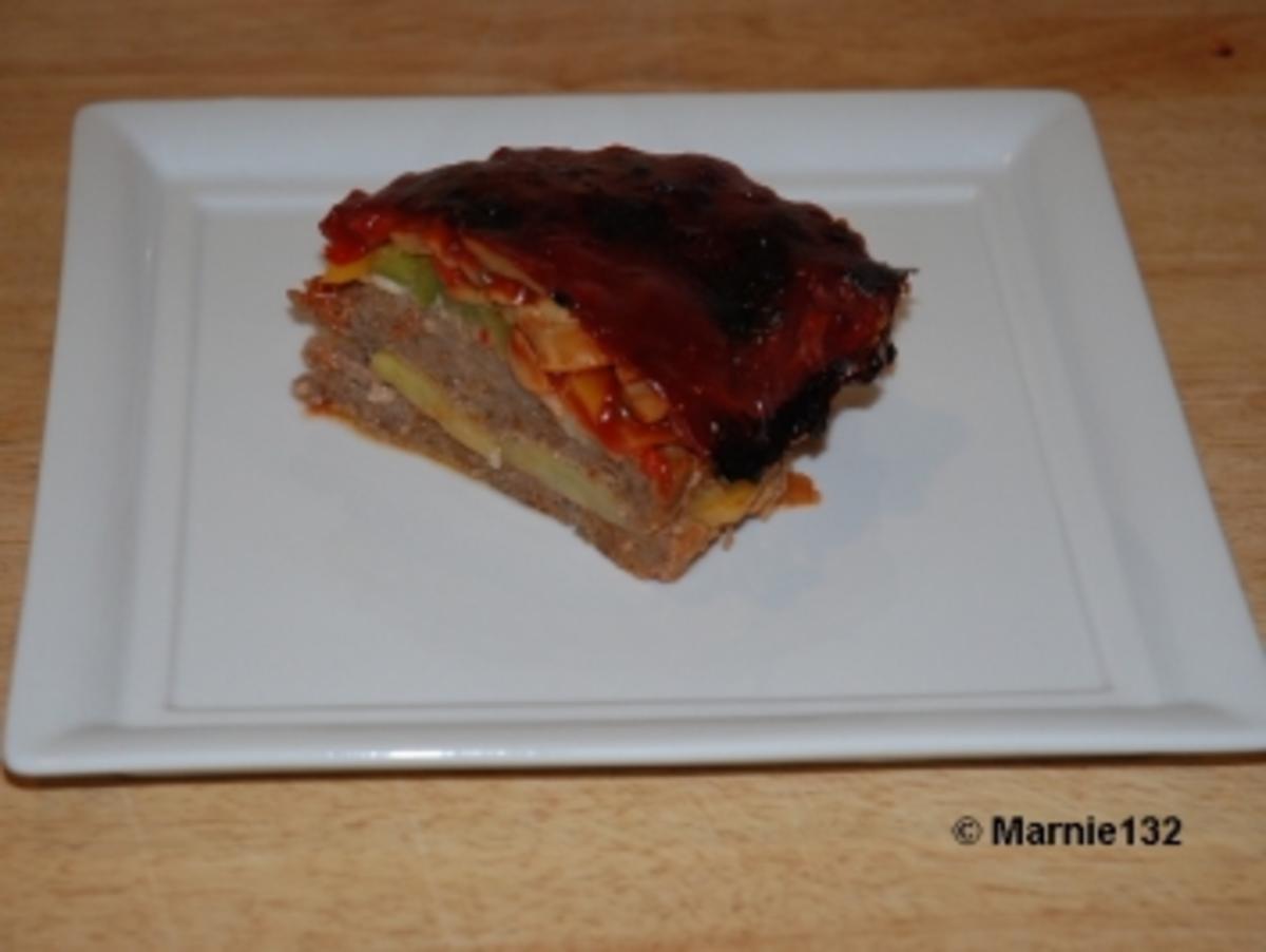 Hackfleischtorte mit Hackfleisch gemischt und Paprikaschote rot ...