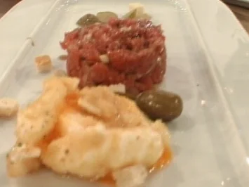 Gebackenes Landei mit Bisontatar a la de Santis - Rezept