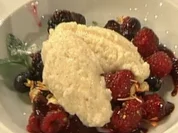 Vanillenockerln mit Waldbeeren a la Schönberger - Rezept
