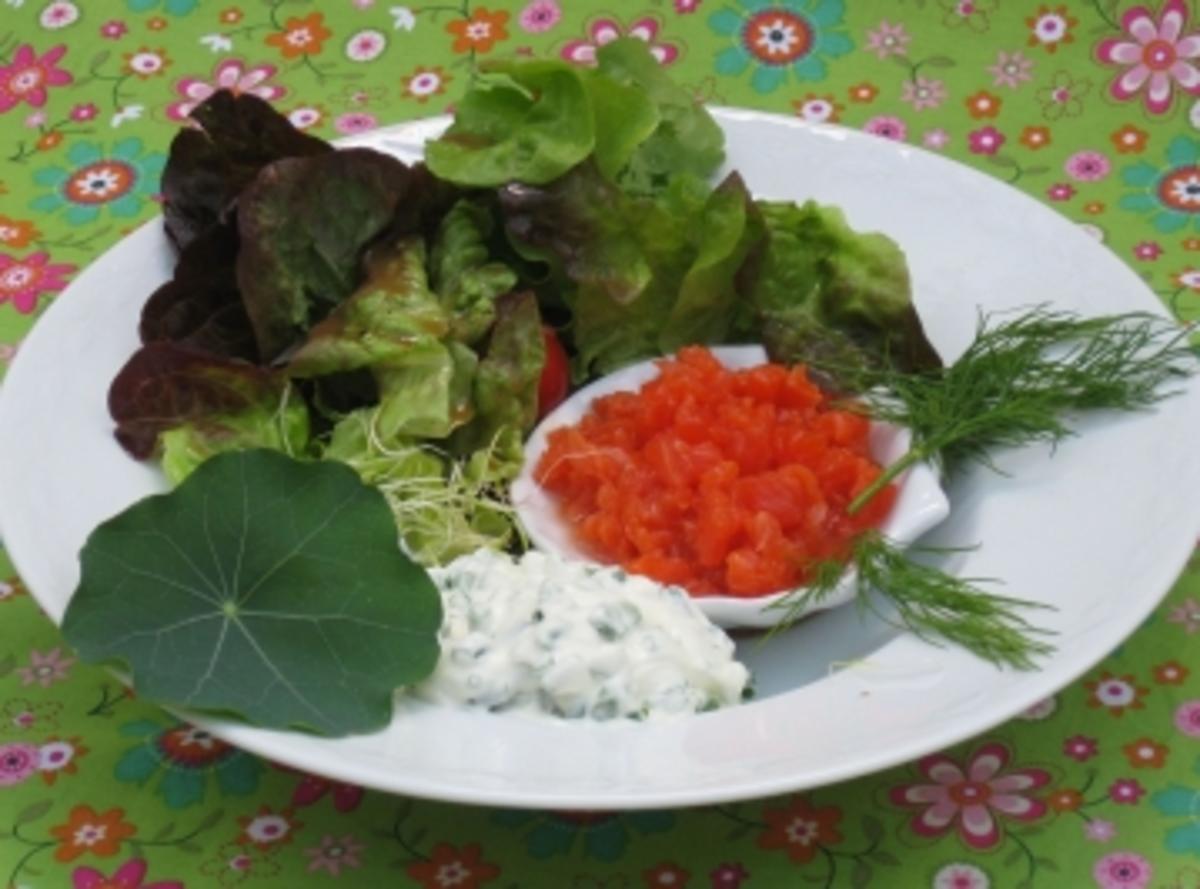 Bilder für Tatar vom Wildlachs auf Salatbouquet - Rezept