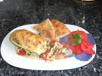 Rezept: Gefüllte Zuchini auf Tomatenbett Bild Nr. 3 Gefüllte Zuchini auf Tomatenbett - Rezept - Bild Nr. 3