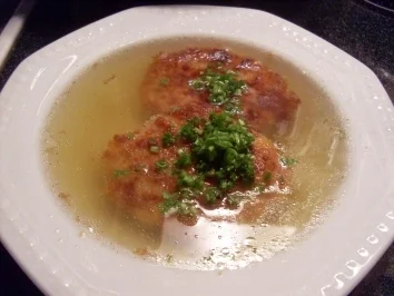 Rezept: Rindssuppe mit Kaspressknödel Rindssuppe mit Kaspressknödel - Rezept