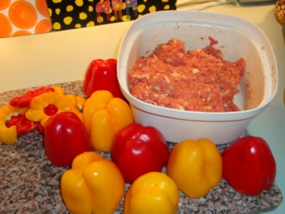 Gefüllte Paprika rot / gelb mit Reis und Tomatensosse - Rezept - Bild Nr. 3