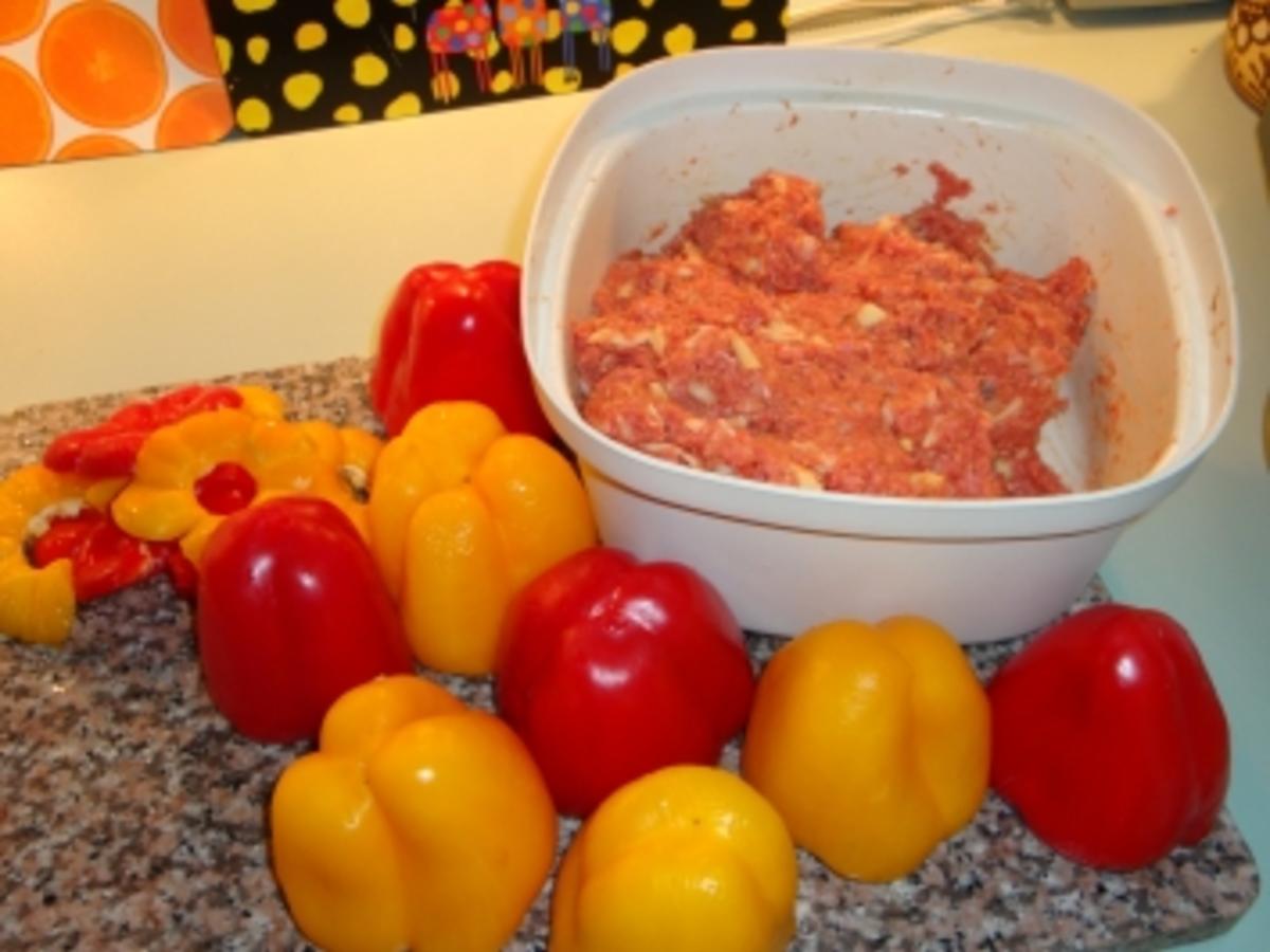 Gefüllte Paprika rot / gelb mit Reis und Tomatensosse - einfach - von ...