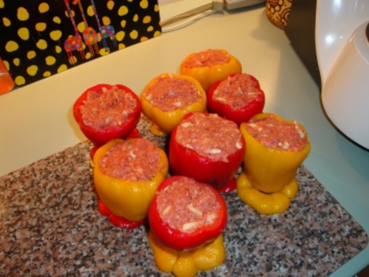Gefüllte Paprika rot / gelb mit Reis und Tomatensosse - einfach - von ...