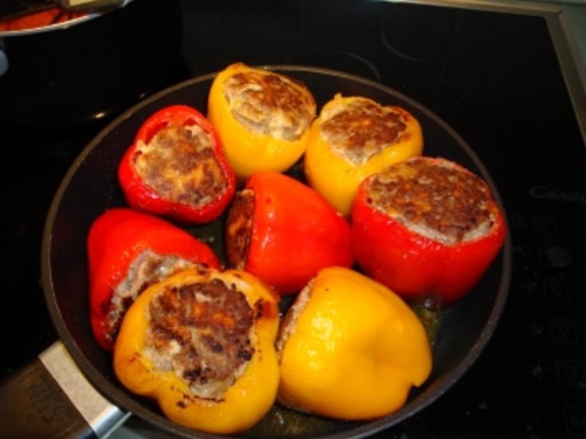 Gefüllte Paprika rot / gelb mit Reis und Tomatensosse - einfach - von ...