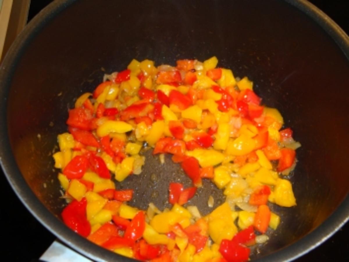 Gefüllte Paprika rot / gelb mit Reis und Tomatensosse - Rezept - Bild Nr. 8