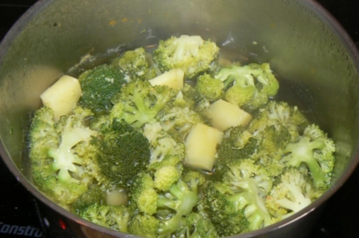 Broccolisuppe mit Krabben und gebratenen Garnelen - Rezept - Bild Nr. 3