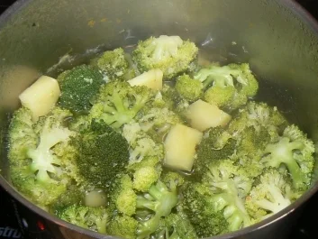 Broccolisuppe mit Krabben und gebratenen Garnelen - Rezept - Bild Nr. 3