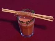 Geeiste Cazpacho Mallorquin mit Specktranche von einem Porco Fidelio (Susanne Fröhlich) - Rezept