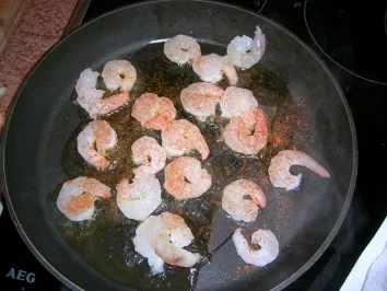 Rezept: Paella Valenciana - (einfach leeeeecker - wer Spanien liebt!) so wie ich es mag und und meine Gäste auch - jeder Region hat ihr eigenes Rezept, es gibt keinen absoluten Klassiker, aber dieses ist aufwändig ,lecker+so wird es überwie Bild Nr. 9 Paella Valenciana - (einfach leeeeecker - wer Spanien liebt!) so wie ich es mag und und meine Gäste auch - jeder Region hat ihr eigenes Rezept, es gibt keinen absoluten Klassiker, aber dieses ist aufwändig ,lecker+so wird es überwie - Rezept - Bild Nr. 9