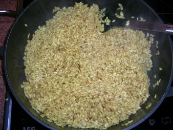 Rezept: Paella Valenciana - (einfach leeeeecker - wer Spanien liebt!) so wie ich es mag und und meine Gäste auch - jeder Region hat ihr eigenes Rezept, es gibt keinen absoluten Klassiker, aber dieses ist aufwändig ,lecker+so wird es überwie Bild Nr. 10 Paella Valenciana - (einfach leeeeecker - wer Spanien liebt!) so wie ich es mag und und meine Gäste auch - jeder Region hat ihr eigenes Rezept, es gibt keinen absoluten Klassiker, aber dieses ist aufwändig ,lecker+so wird es überwie - Rezept - Bild Nr. 10