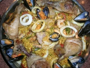Rezept: Paella Valenciana - (einfach leeeeecker - wer Spanien liebt!) so wie ich es mag und und meine Gäste auch - jeder Region hat ihr eigenes Rezept, es gibt keinen absoluten Klassiker, aber dieses ist aufwändig ,lecker+so wird es überwie Bild Nr. 2 Paella Valenciana - (einfach leeeeecker - wer Spanien liebt!) so wie ich es mag und und meine Gäste auch - jeder Region hat ihr eigenes Rezept, es gibt keinen absoluten Klassiker, aber dieses ist aufwändig ,lecker+so wird es überwie - Rezept - Bild Nr. 2