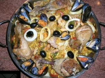 Rezept: Paella Valenciana - (einfach leeeeecker - wer Spanien liebt!) so wie ich es mag und und meine Gäste auch - jeder Region hat ihr eigenes Rezept, es gibt keinen absoluten Klassiker, aber dieses ist aufwändig ,lecker+so wird es überwie Bild Nr. 4 Paella Valenciana - (einfach leeeeecker - wer Spanien liebt!) so wie ich es mag und und meine Gäste auch - jeder Region hat ihr eigenes Rezept, es gibt keinen absoluten Klassiker, aber dieses ist aufwändig ,lecker+so wird es überwie - Rezept - Bild Nr. 4