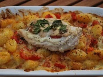 Gnocchi-Auflauf mit Bergkäse und Caprese-Hähnchenfilet - Rezept
