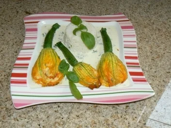 Gefüllte Zucchiniblüten an Limettensauce mit Reis - Rezept