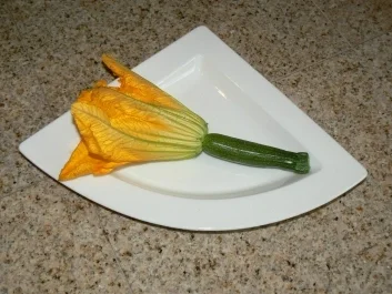 Gefüllte Zucchiniblüten an Limettensauce mit Reis - Rezept