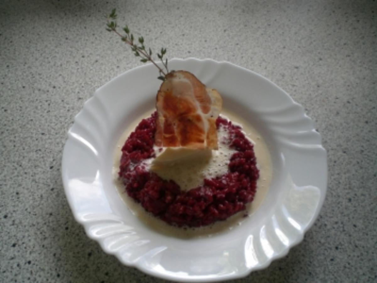 Rote Beete Risotto mit Camembertsauce und Speck - Rezept