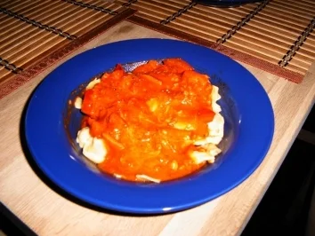 Rezept: Selbstgemachte Tomatensauce über versch. Sorten Tortellini Selbstgemachte Tomatensauce über versch. Sorten Tortellini - Rezept