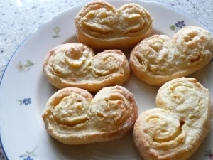 Rezept: Schweineöhrchen aus Quarkölteig Schweineöhrchen aus Quarkölteig - Rezept