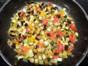 Rezept: Ratatouille-Törtchen mit Knoblauchsauce Bild Nr. 3 Ratatouille-Törtchen mit Knoblauchsauce - Rezept - Bild Nr. 3