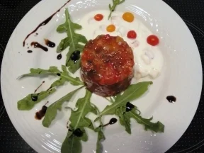 Rezept: Ratatouille-Törtchen mit Knoblauchsauce Ratatouille-Törtchen mit Knoblauchsauce - Rezept