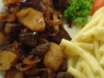 Rezept: Lebergeschnetzeltes mit Äpfeln und Zwiebeln Bild Nr. 2 Lebergeschnetzeltes mit Äpfeln und Zwiebeln - Rezept - Bild Nr. 2