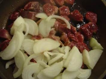 Rezept: Lebergeschnetzeltes mit Äpfeln und Zwiebeln Bild Nr. 3 Lebergeschnetzeltes mit Äpfeln und Zwiebeln - Rezept - Bild Nr. 3