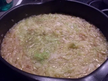 Gedünstetes Weisskraut mit Würstchen und Kartoffeln - Rezept - Bild Nr. 3