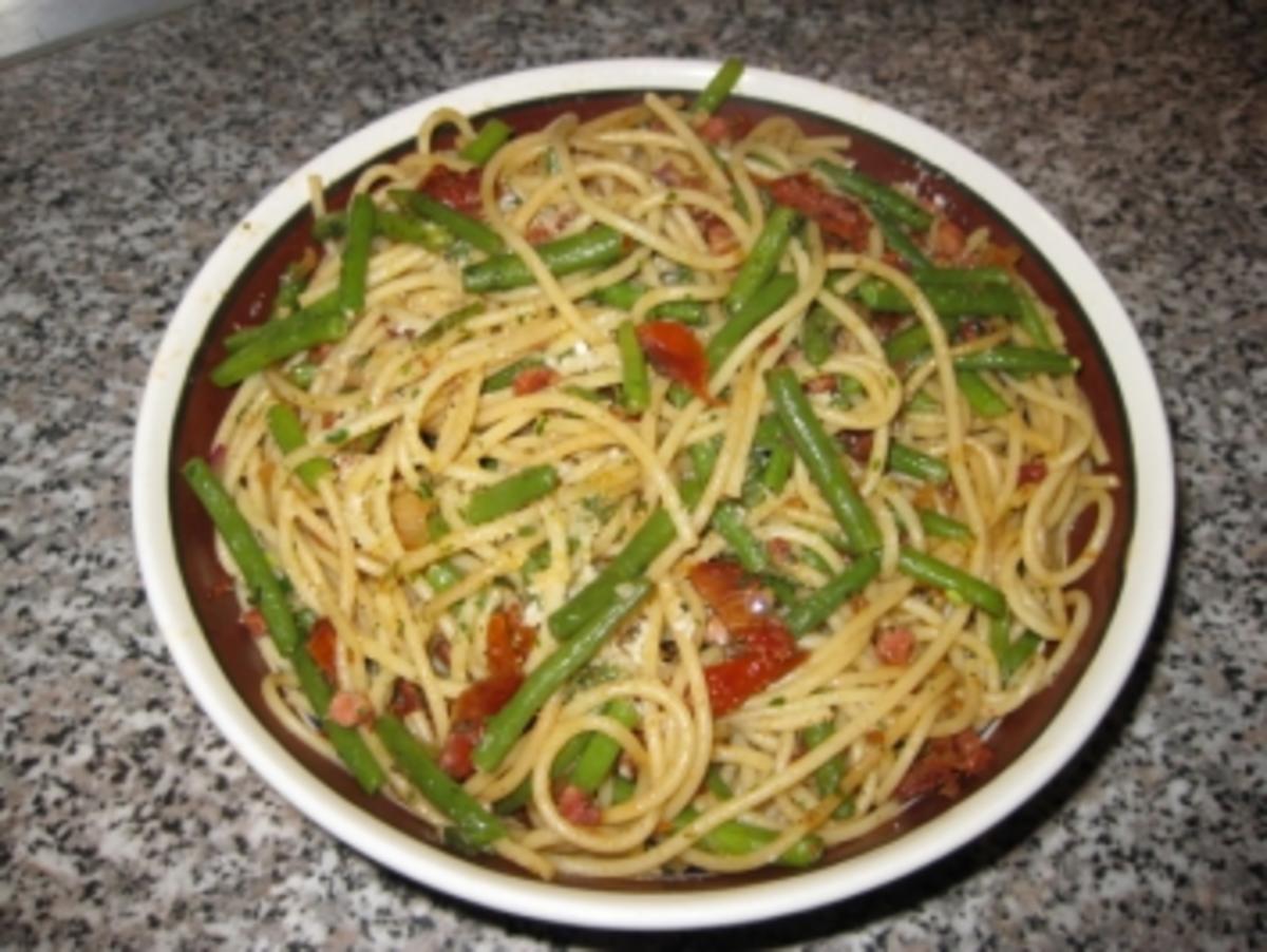 Spaghetti mit Tomaten-Speck-Bohnen.. - Rezept