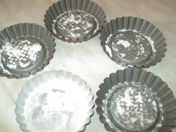 Rezept: Cremetörtchen mit Erdbeeren Bild Nr. 3 Cremetörtchen mit Erdbeeren - Rezept - Bild Nr. 3