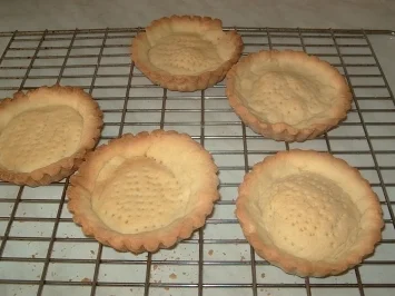 Rezept: Cremetörtchen mit Erdbeeren Bild Nr. 5 Cremetörtchen mit Erdbeeren - Rezept - Bild Nr. 5