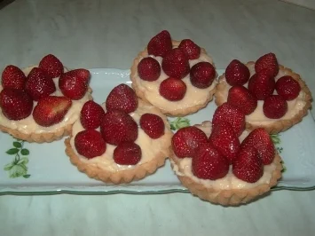 Rezept: Cremetörtchen mit Erdbeeren Bild Nr. 7 Cremetörtchen mit Erdbeeren - Rezept - Bild Nr. 7