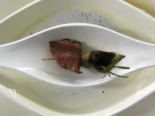 Cappuccino vom Steinpilzsüppchen, dazu eine Blätterteigstange - Rezept