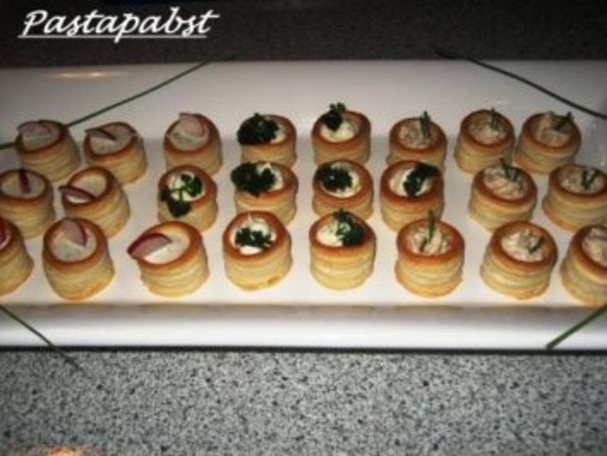 Bilder für Mit Lachscreme gefüllte Mini Blätterteig Pasteten - Rezept