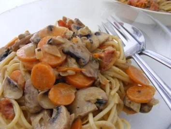 Sahnechampignons mit Möhren und Pasta - Rezept