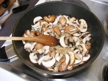 Sahnechampignons mit Möhren und Pasta - Rezept - Bild Nr. 4