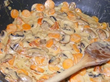 Sahnechampignons mit Möhren und Pasta - Rezept - Bild Nr. 5