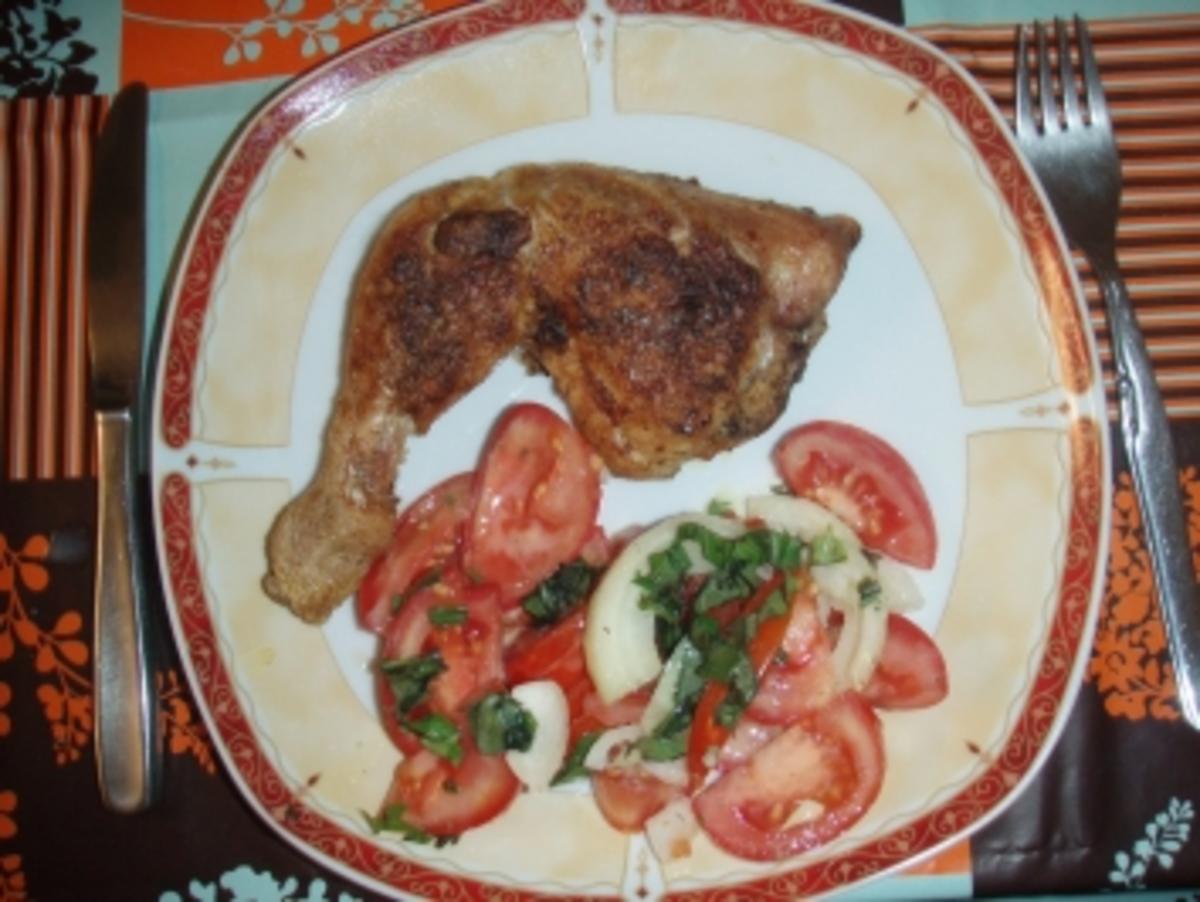 Pouletschenkel dazu ein Tomatensalat mit Basilikum und Zwiebeln - Rezept - Bild Nr. 2